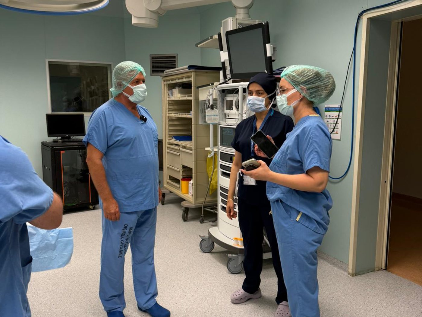 Goran, osnivač Consulta al Futuro, u operacionoj sali Anadolu Medical Center